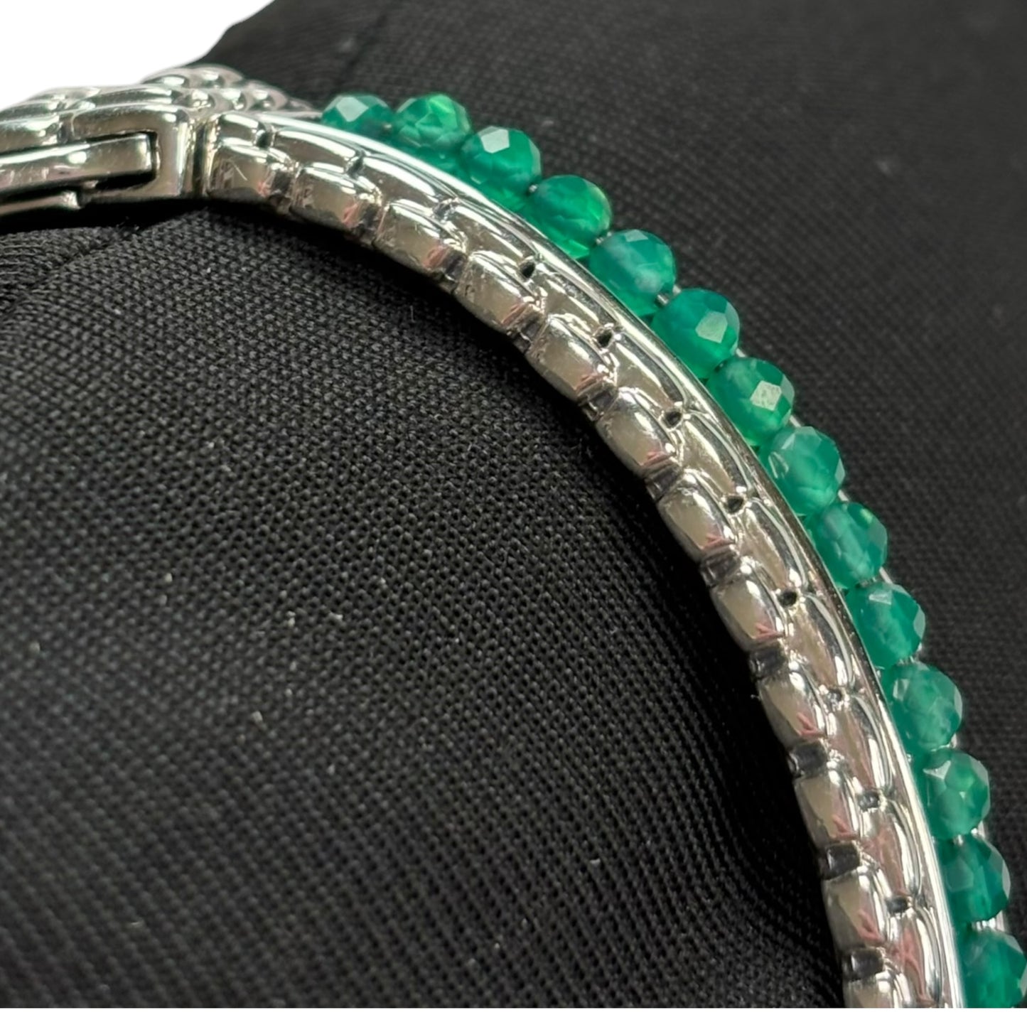 JAI by John Hardy Sterling 925 Green Gemstone Hinged Bangle 6.75”