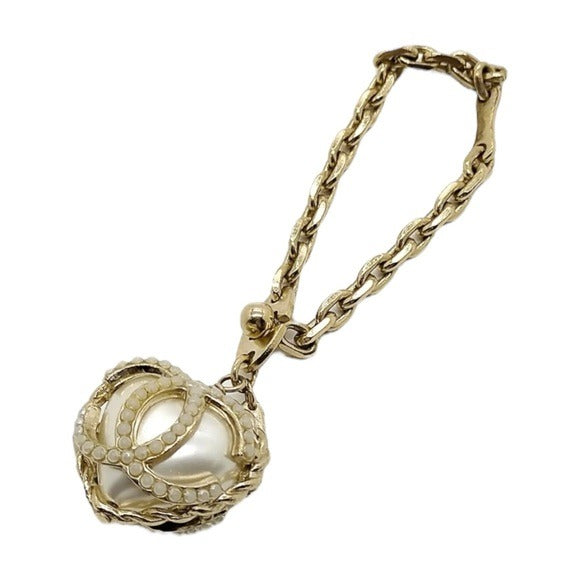 Chanel CC Heart Plated Studded Faux Pearl Purse Charm Key Pendent Bracelet 5”