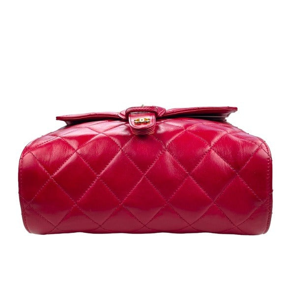 Chanel CC Red Flap Buckle Front Over Snap Quilted Lambskin Shoulder Purs…