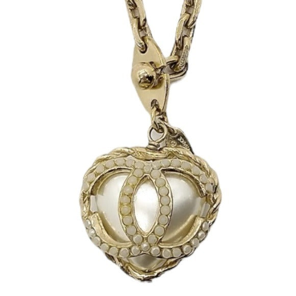 Chanel CC Heart Plated Studded Faux Pearl Purse Charm Key Pendent Bracelet 5”