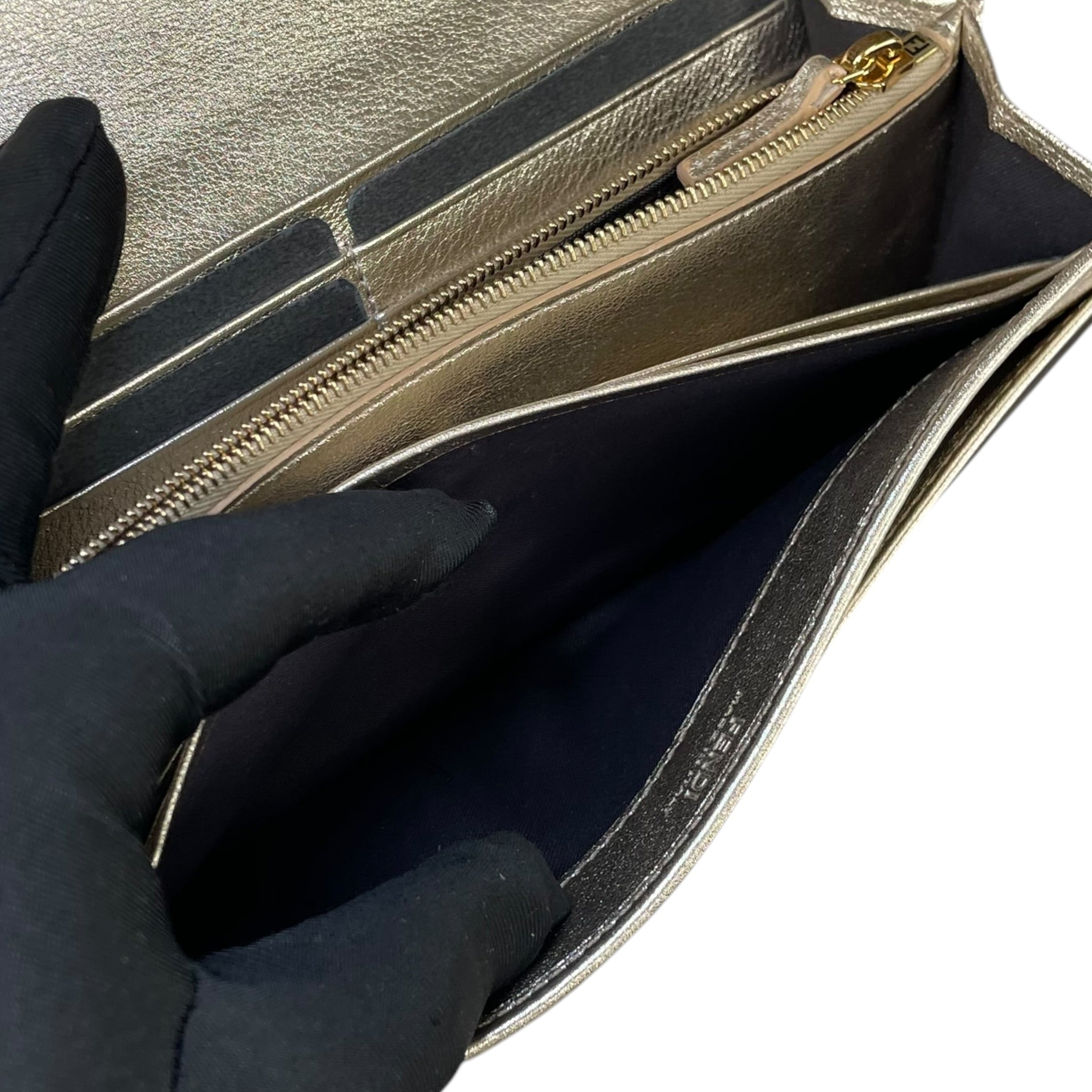 小物 FENDI Zucca Mamma Baguette Long Wallet Fendi Zucca Baguette Leather Metallic Gold Silver Continental Long