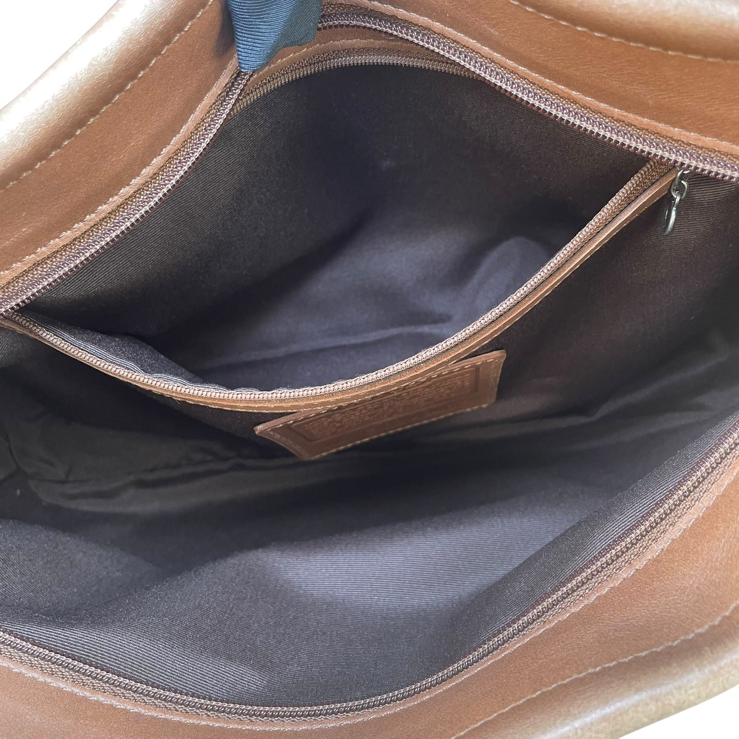 Coach Whitney Brown Distressed Leather 9467 Zip Stitch Trim Y2K Shoulder Bag