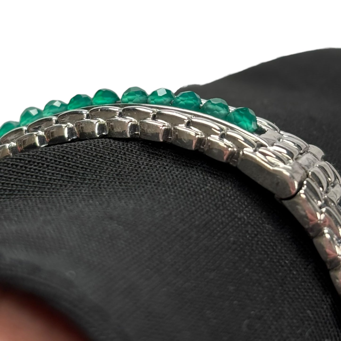 JAI by John Hardy Sterling 925 Green Gemstone Hinged Bangle 6.75”