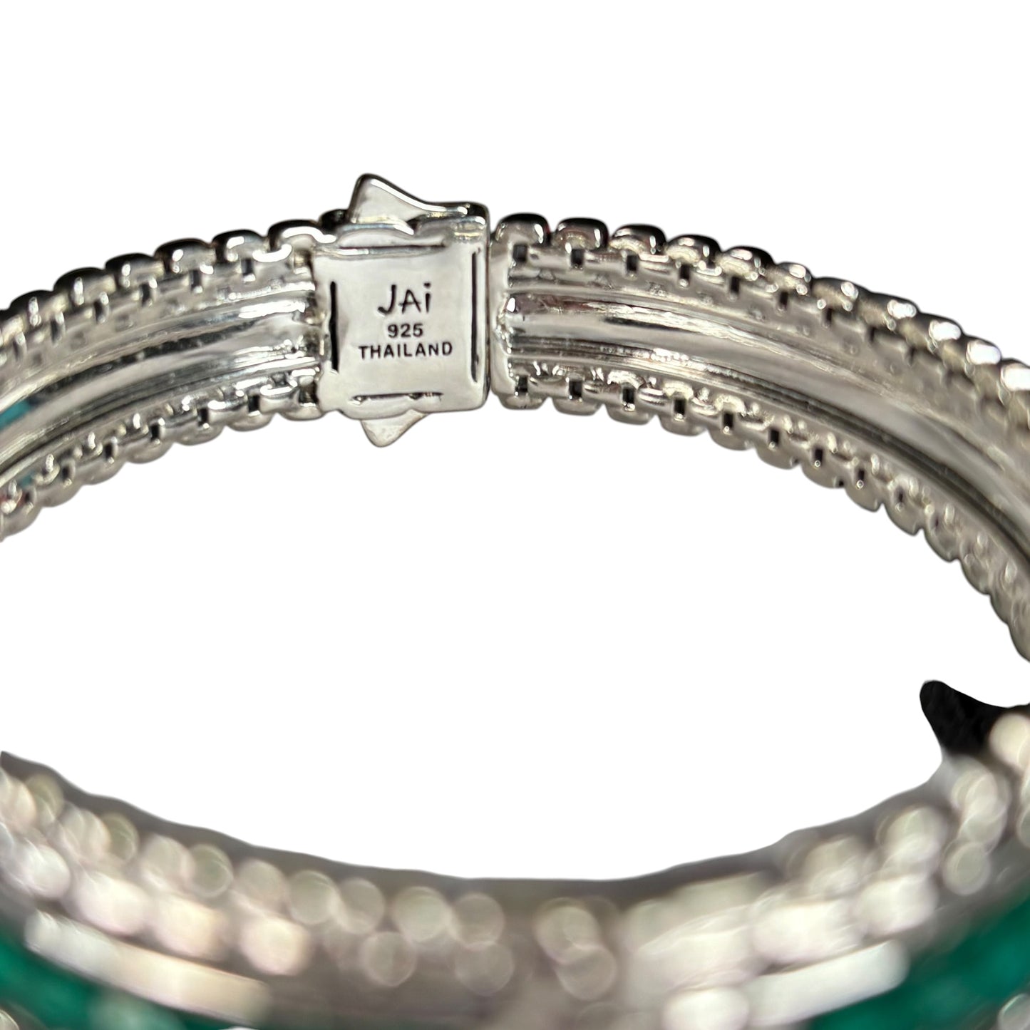 JAI by John Hardy Sterling 925 Green Gemstone Hinged Bangle 6.75”