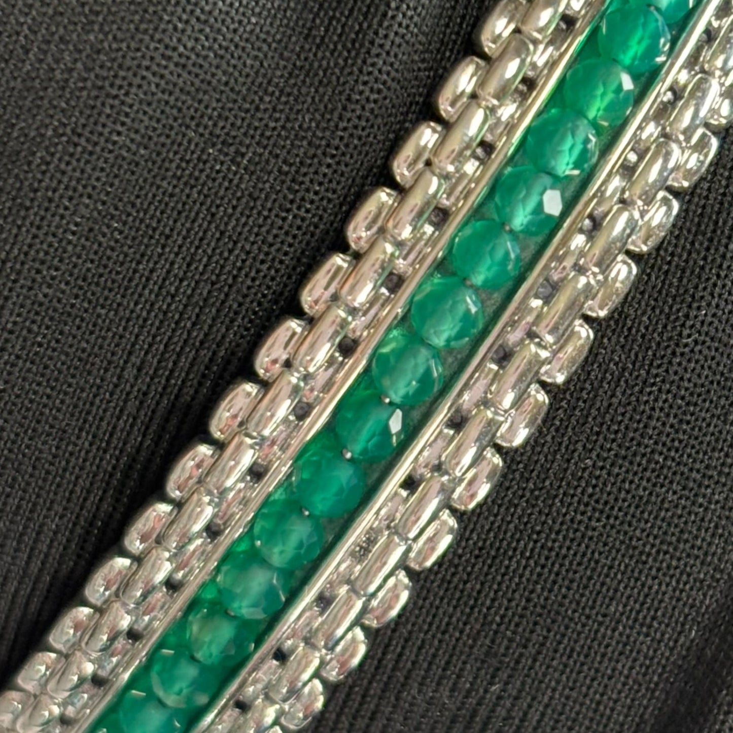 JAI by John Hardy Sterling 925 Green Gemstone Hinged Bangle 6.75”